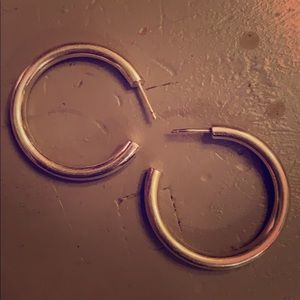 Janes Avery hoop earrings